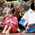 【公演レポート】日本人キャストによる日本／イギリス同時上演の快挙に沸く舞台『千と千尋の神隠し』