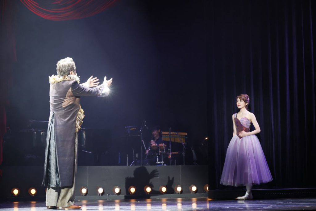 4/19 14時　音楽劇　「ライムライト」　A席1-2枚　シアタークリエ　 東宝　株主優待 日比谷シアタークリエ 音楽劇「ライムライト」 4&frasl;19(金)14時開演 A席 1