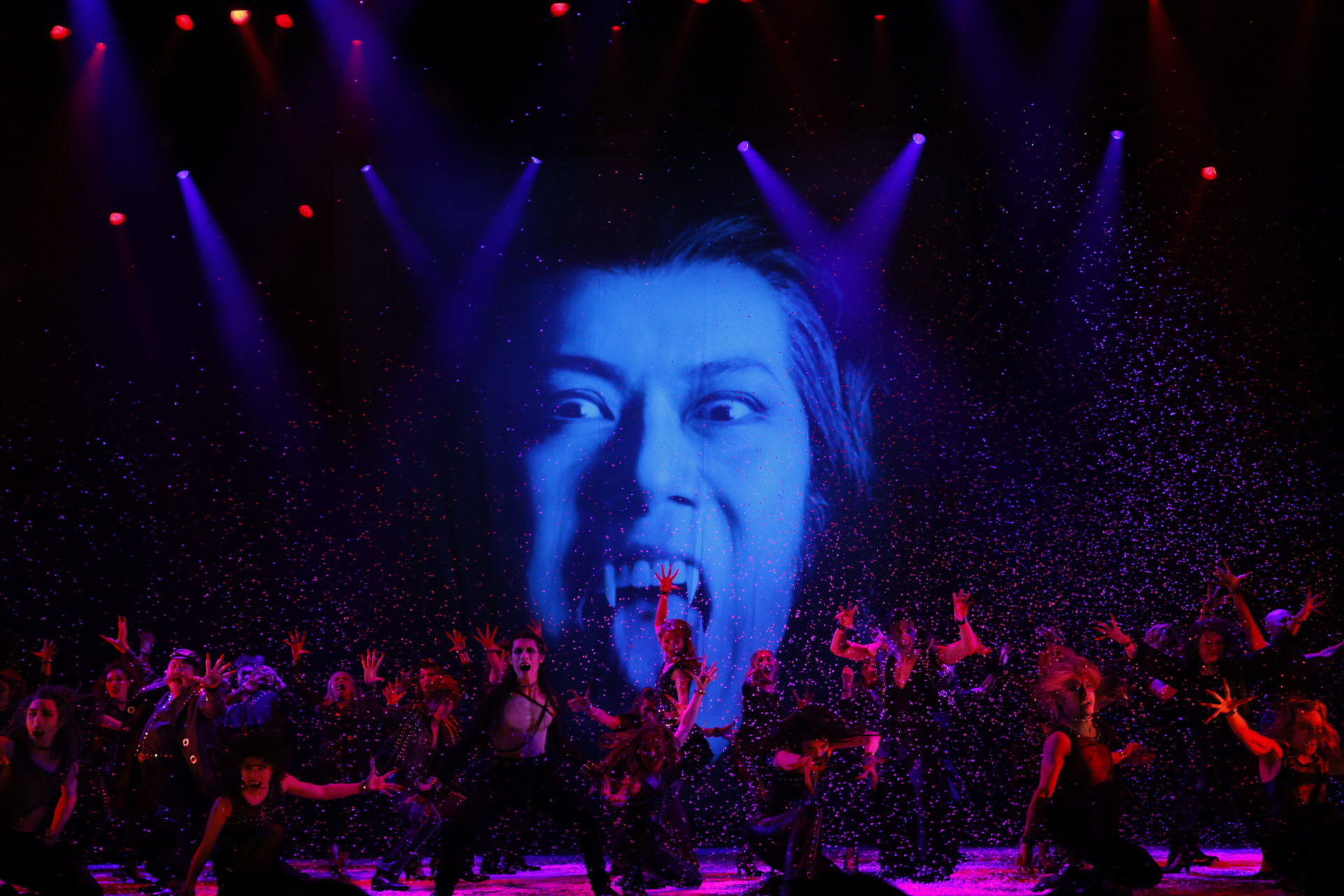 熱気に包まれたカオスの饗宴、新たな船出！ミュージカル『ダンス