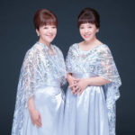50周年＆45周年の節⽬を迎えた2⼈がオーケストラと共に　贅沢な響きに包まれて、あの名曲が響き渡るデビュー
