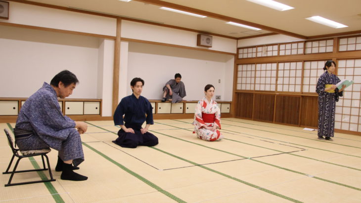 【稽古場レポート】セリフと地の文で宮部みゆきの世界観を舞台上に再構築　Mido Labo vol.20『この世の春』