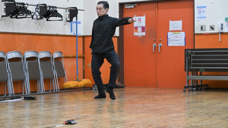 ミュージシャンとダンサーの境界を越える──石山雄三率いるA.P.I.『decr.』稽古場レポート