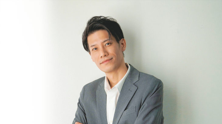 さびれゆく商店街を舞台に、再生を懸けて演劇に挑む人々の物語　初演出作品で描く表現者の矜持　自らの背中を見せて仲間を牽引する演出家に