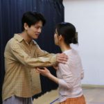 【稽古場レポート】“生声＆生演奏”劇団ミュが挑む実話に基づいた極限の愛の物語。「エンタメ作品としても素晴らしいものに」