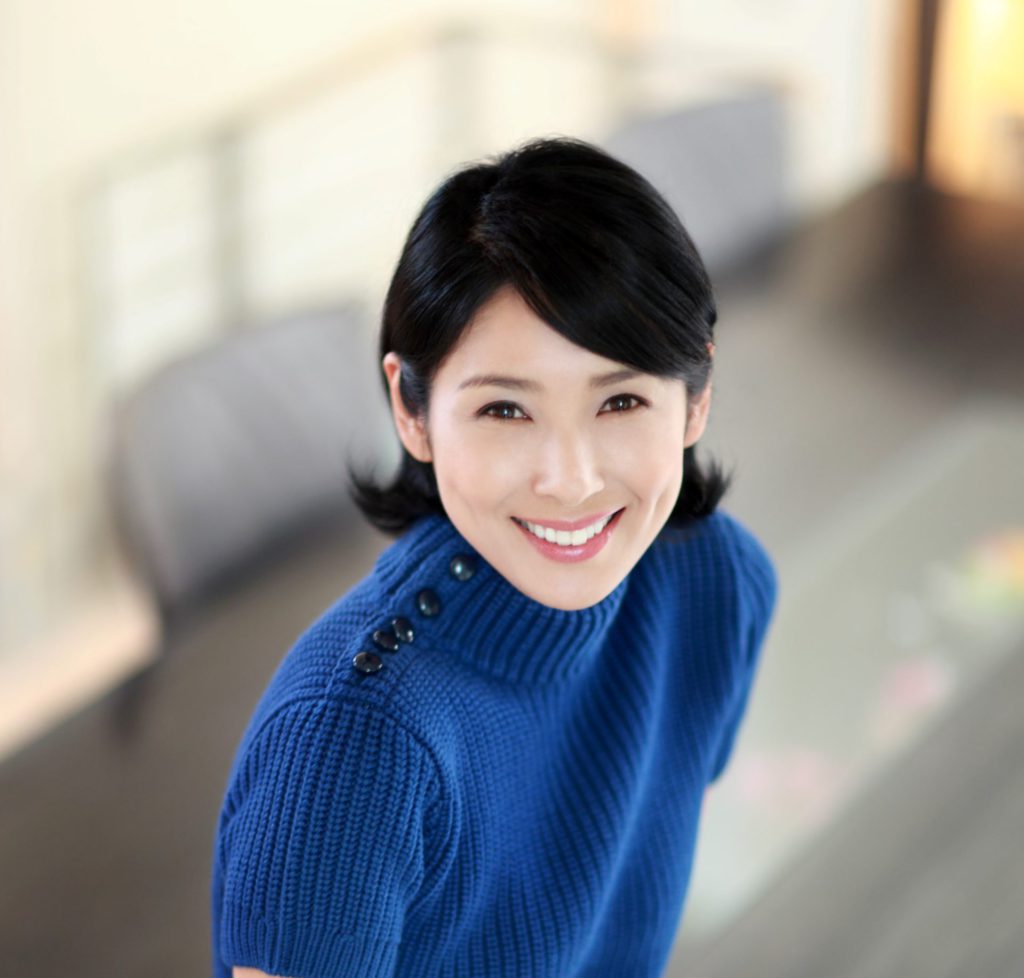 黒木瞳 黒木瞳 企画・脚本・演出・主演のリーディングエンターテイメント 覆面作家による大人気小説『ルビンの壺が割れた』が朗読劇に！ │  シアターウェブマガジン［カンフェティ］