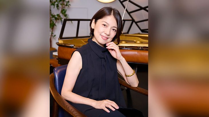 純名里沙「アートは自由！」　歌声と演奏で届ける一年分の感謝　4人のミュージシャンと奏でる贅沢なクリスマスコンサート